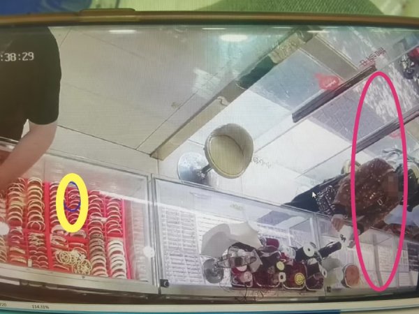 华泰配资 女子试戴戒指随手放柜台4万元钻戒被“顺手牵羊”，警方火速破案追回赃物