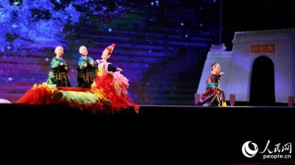 赚配网 漳州“偶”遇天山少年 闽木共谱民族团结乐章